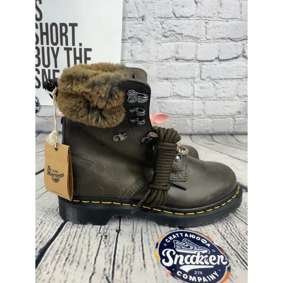 Dr Martens Serena Combat Boots Womens Size 7 Brown Leather Faux Fur Collar NEW