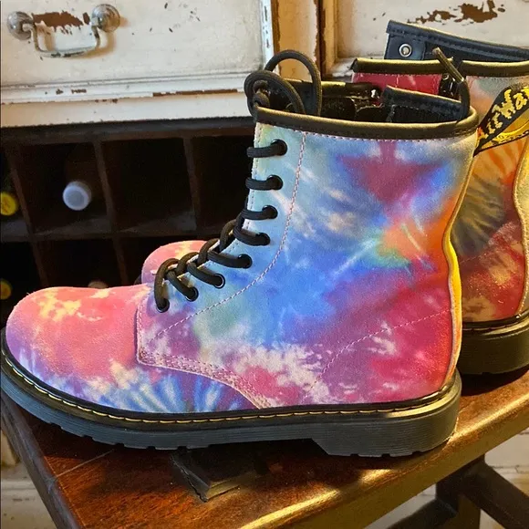 Dr Martens Unisex 1460 Y Multicolored Suede 8-Eyelet Lace-up Combat Boots M6