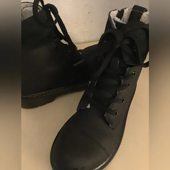 Dr Martens women/ youth black leather combat Aimilita boots US 4.5 youth 3 Euro