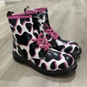 Dr. Martens Pink Cow Print Patent Lamper Leather Boots Women Sz 6 Youth Sz 5 NEW