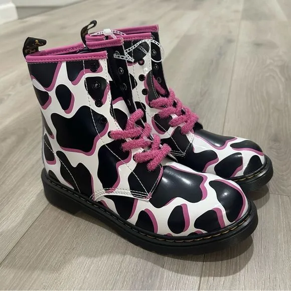 Dr. Martens Pink Cow Print Patent Lamper Leather Boots Women Sz 6 Youth Sz 5 NEW