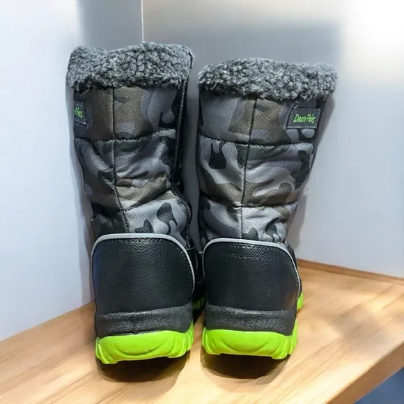 Dream Pairs Camo/ green winter boots kids size 3. New W/ box.
