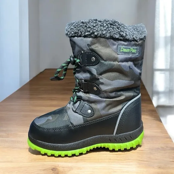 Dream Pairs Camo/ green winter boots kids size 3. New W/ box.
