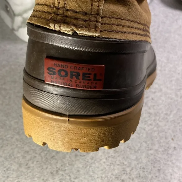 Dórele winter watproof duck boots. Size 10. Fun lining. Thick leather upper B15