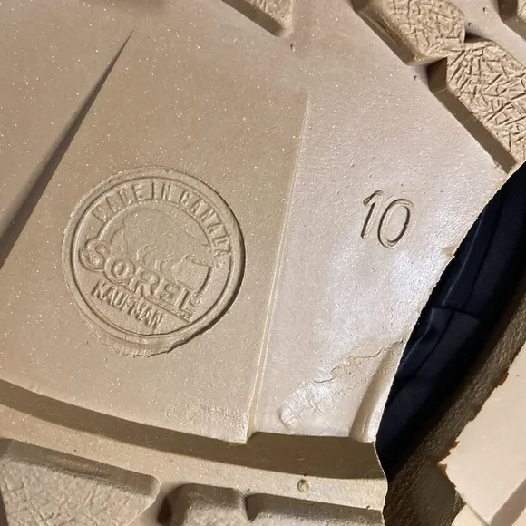 Dórele winter watproof duck boots. Size 10. Fun lining. Thick leather upper B15