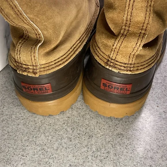 Dórele winter watproof duck boots. Size 10. Fun lining. Thick leather upper B15