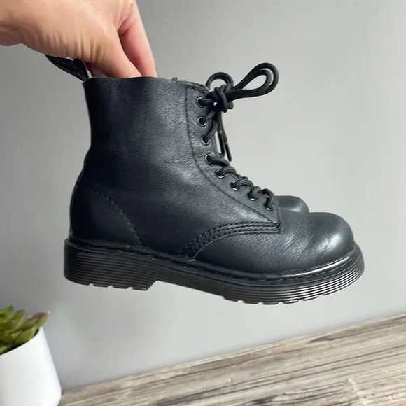 Dr.Martens 1460 Serena Faux Fur lined leather boots Kids Size 8
