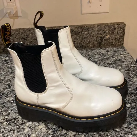 Dr. Martens 2676 Smooth Leather Platform Chelsea Boot -Sz 9