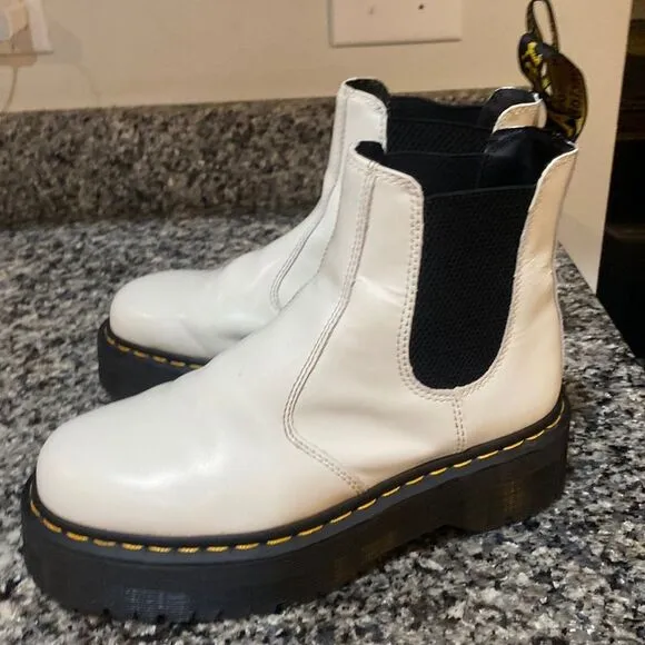 Dr. Martens 2676 Smooth Leather Platform Chelsea Boot -Sz 9