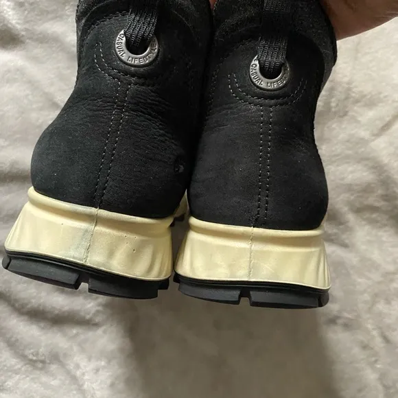 Ecco exostrike Black and Tan Ankle Boots for Women size 8