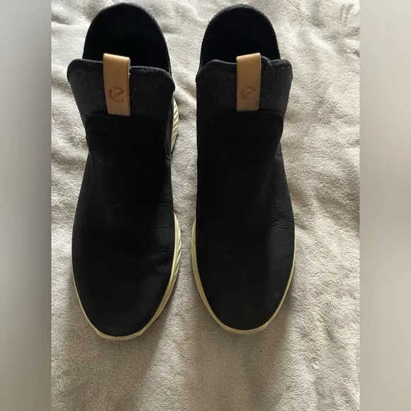 Ecco exostrike Black and Tan Ankle Boots for Women size 8