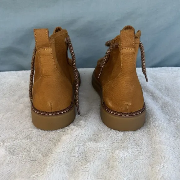EUC COLE HAAN Womens Brown Summit Round Toe Leather Chukka Boots 9