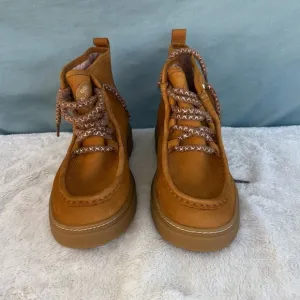 EUC COLE HAAN Womens Brown Summit Round Toe Leather Chukka Boots 9