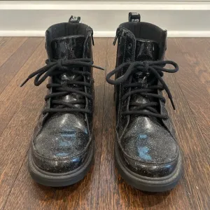 EUC UGG Robley Boots sz 6 Youth/Women 7.5