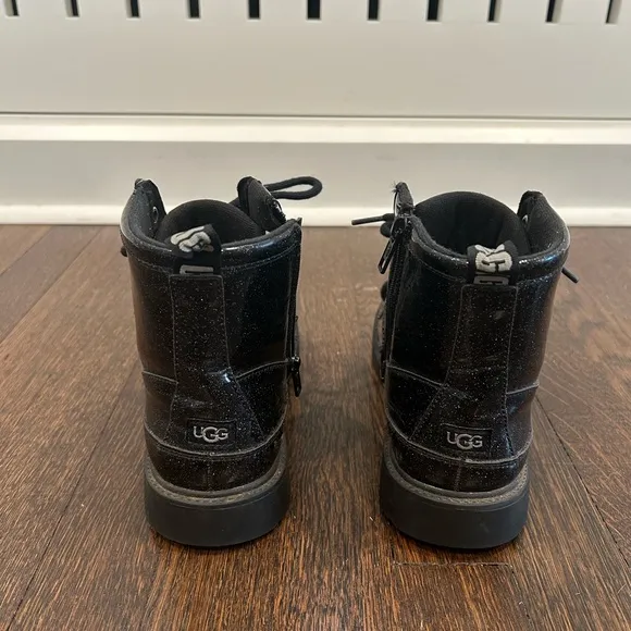 EUC UGG Robley Boots sz 6 Youth/Women 7.5