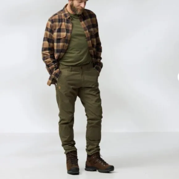 Fjallraven - Sörmland Tapered Trousers F90651 | Size 33-34&quot; Long | Dark Olive
