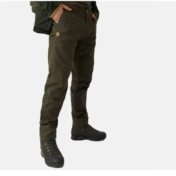 Fjallraven - Sörmland Tapered Trousers F90651 | Size 33-34&quot; Long | Dark Olive
