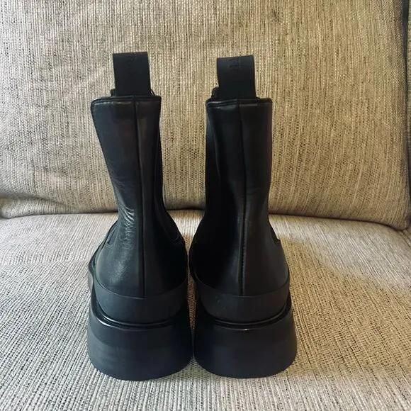 Frame Denim Women’s Le Holland Leather &amp; Rubber Chelsea Boot in Black Size 37