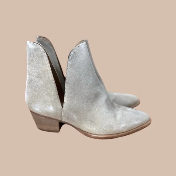 Free People NWOB SZ 38.5 Tan Suede ‘Charm’ Double V Ankle Boots