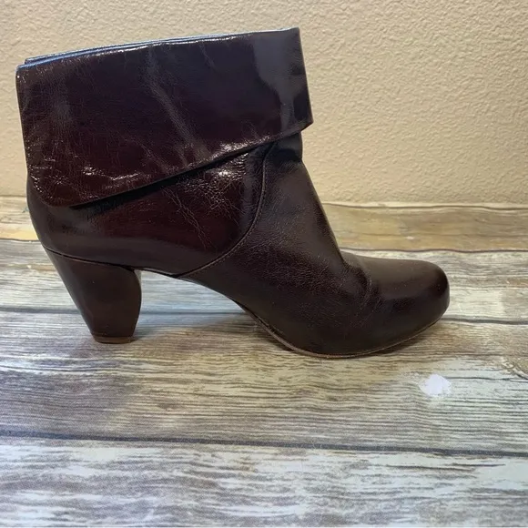 FRYE Boots Women size 5.5 Dark Brown Leather Ankle booties heel Lisa Shortie