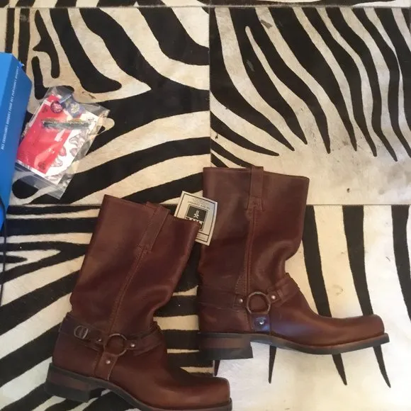 FRYE UNISEX Engineer boots size 12 Men  13 Women UNISEX  NEW
