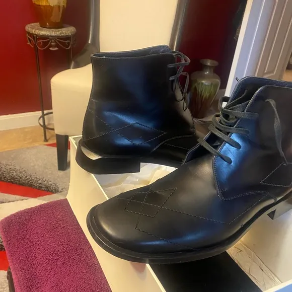 Gianni Versace men boots size 9 black Pristine