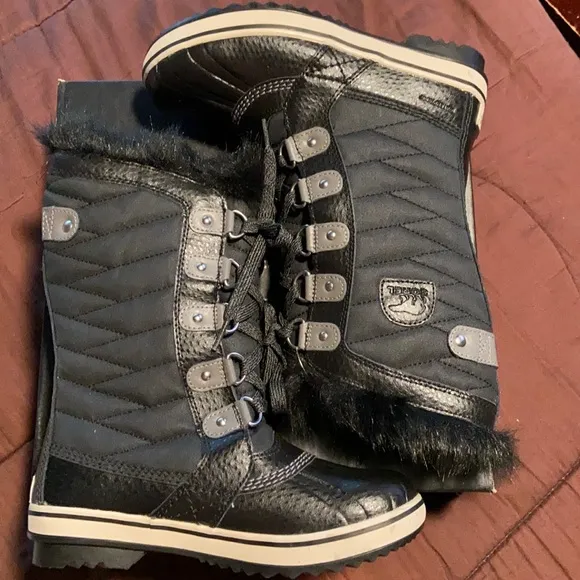 Girls Winter Boots.  NWOT!