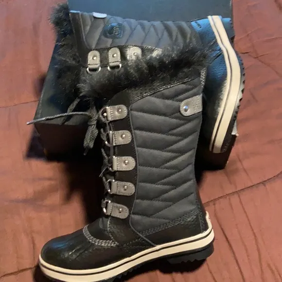 Girls Winter Boots.  NWOT!