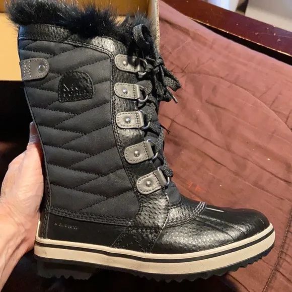 Girls Winter Boots.  NWOT!