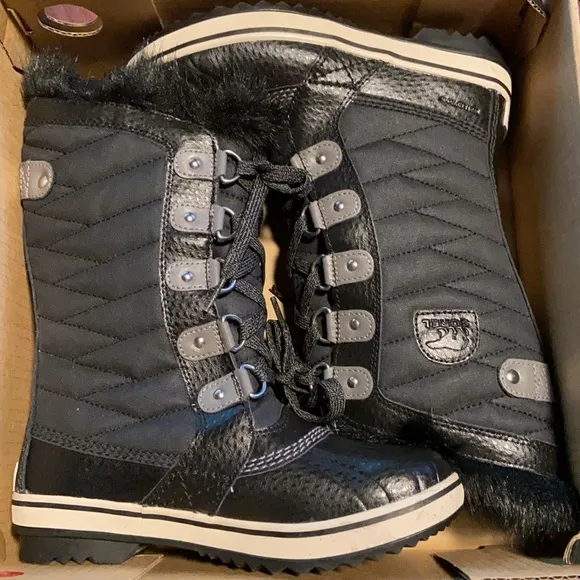 Girls Winter Boots.  NWOT!