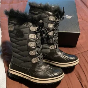 Girls Winter Boots.  NWOT!