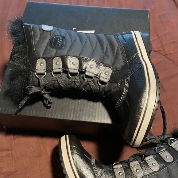Girls Winter Boots.  NWOT!