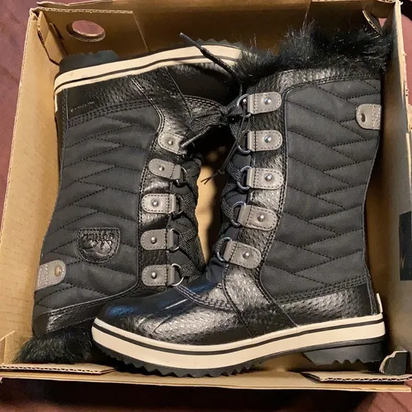 Girls Winter Boots.  NWOT!