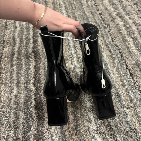Good American Square Toed Boots Sz 7 | Good American Patent Leather Ankle Boots-