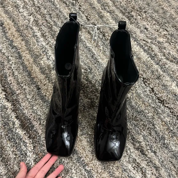 Good American Square Toed Boots Sz 7 | Good American Patent Leather Ankle Boots-