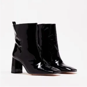 Good American Square Toed Boots Sz 7 | Good American Patent Leather Ankle Boots-
