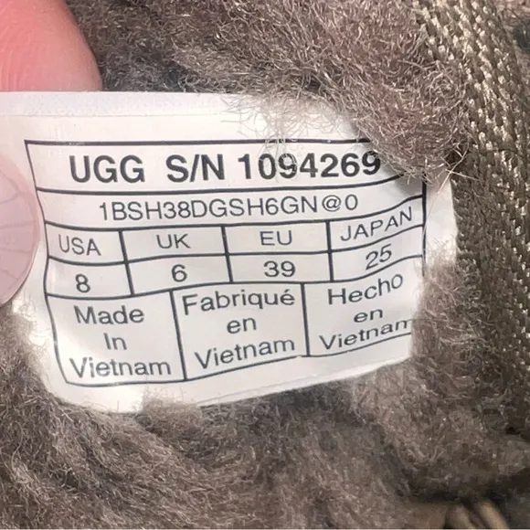 {GUC UGG Neumel Chukka Suede Boots Fur in Euculyptus Spray Womens Size 8}