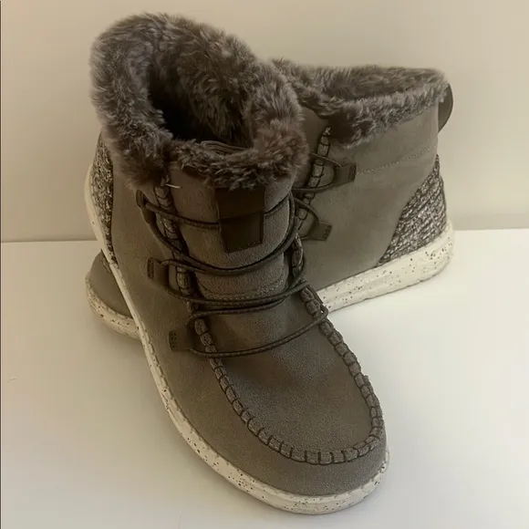 Hey Dude Boots with Fur Lining, Men’s Size 7