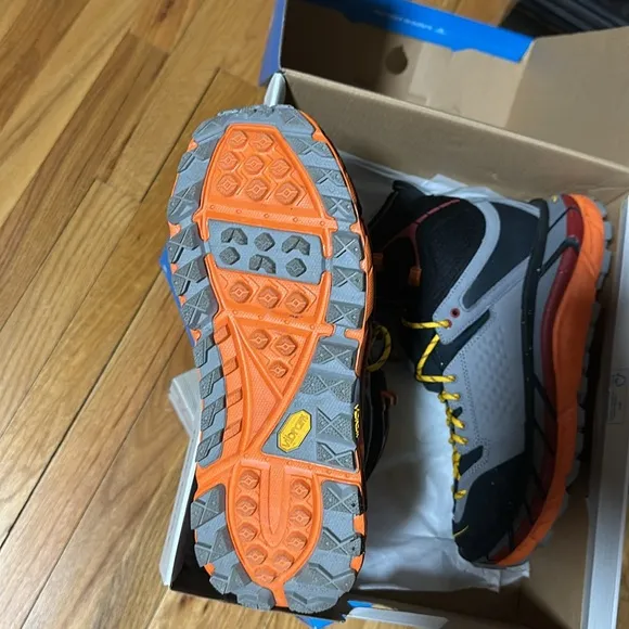 HOKA ONE ONE Tor Ultra Hi Boots