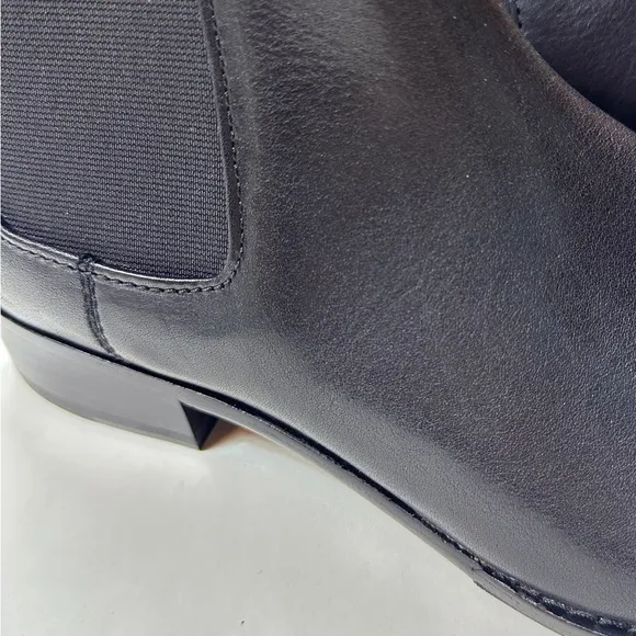Hugo Black Leather Stacked Chelsea Boots for Men