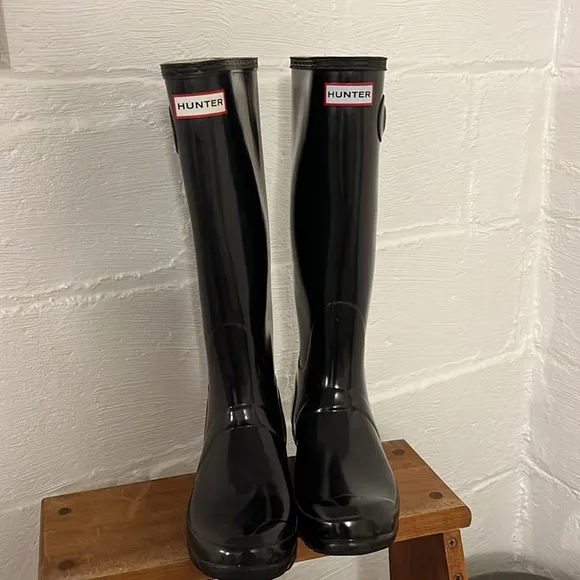 Hunter Black Original Gloss Tall Rain Boots Size 38 W7