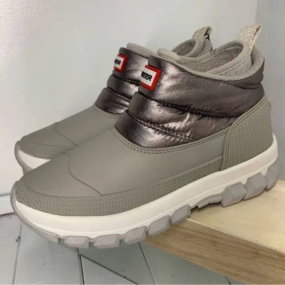 Hunter Women's NWT Metallic Insulated Snow Boots Dark Silver Size 6