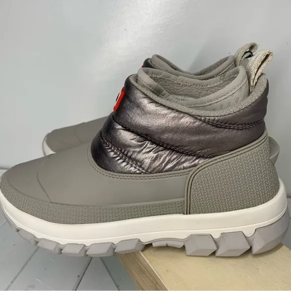 Hunter Women's NWT Metallic Insulated Snow Boots Dark Silver Size 6