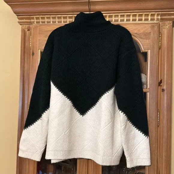 HYACINTH HOUSEGreen &amp; Cream Diamond Demi Turtleneck