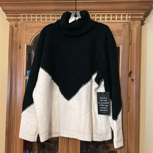 HYACINTH HOUSEGreen &amp; Cream Diamond Demi Turtleneck