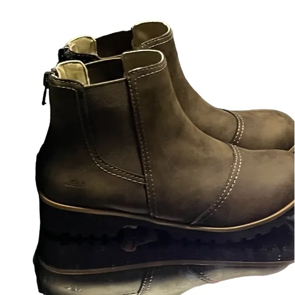 Jambu &amp; Co winter weather peacock boots