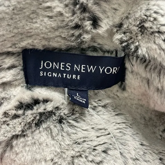 Jones New York Signature Faux Fur Asymmetrical Vest in Silver Fox Size L NWT