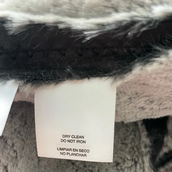 Jones New York Signature Faux Fur Asymmetrical Vest in Silver Fox Size L NWT