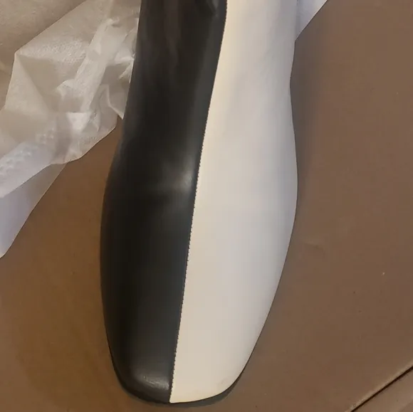 Journee Collection Women January Booties Size 12 NWB (Black/White)