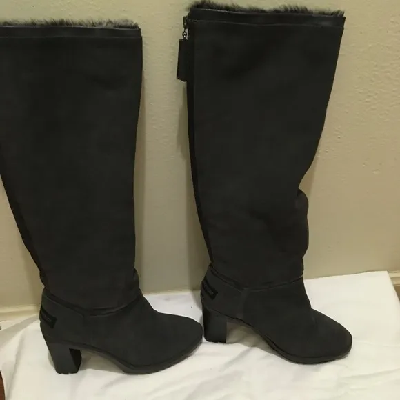 Juicy Couture Grey Suede, faux fur lined boots. Luxurious🔥👢 size 7 NWOT